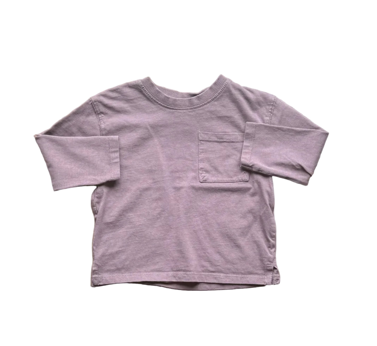Chandail bébé mauve brun manches longues encolure ronde, poche poitrine