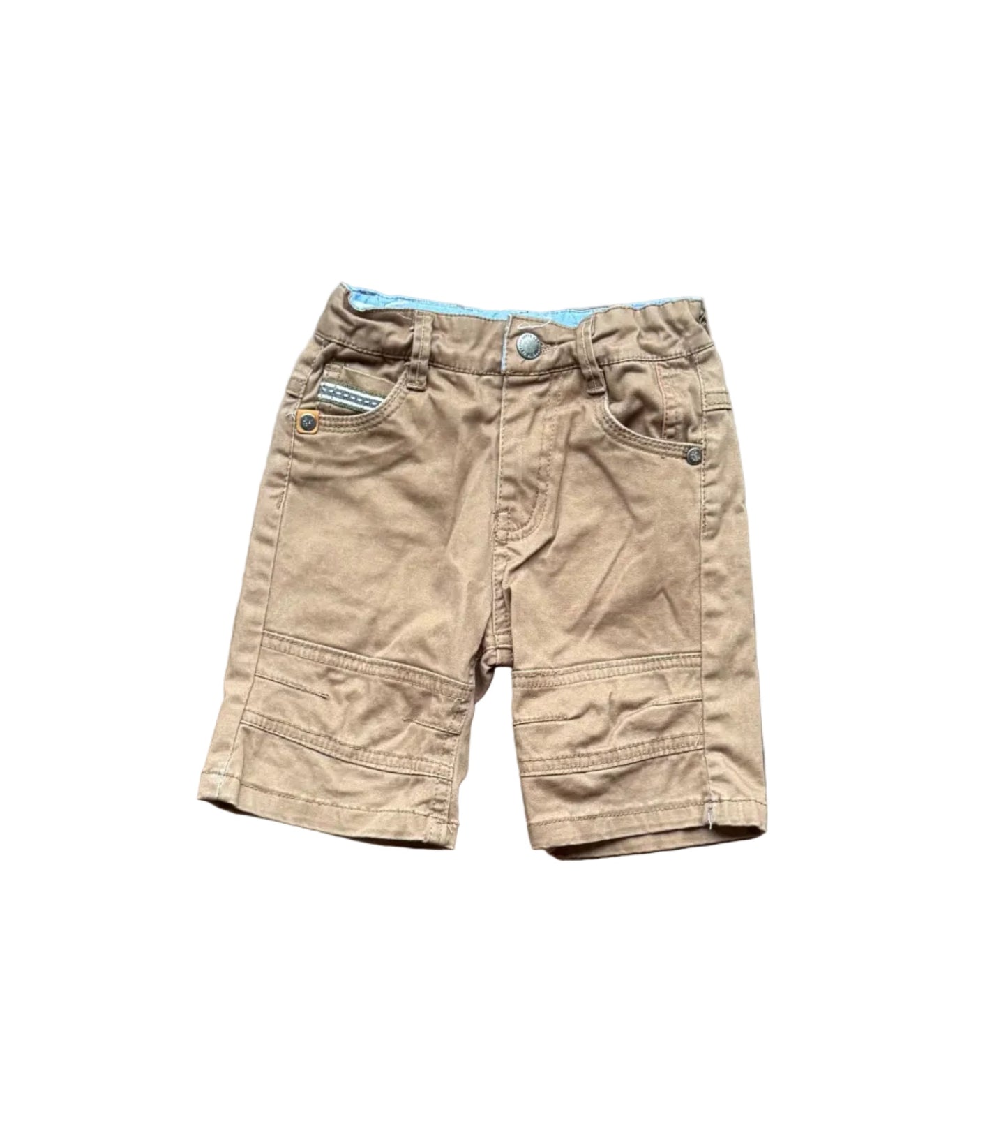 Short enfant beige 4 ans, poches et fermeture boutonnée, taille avec passants
