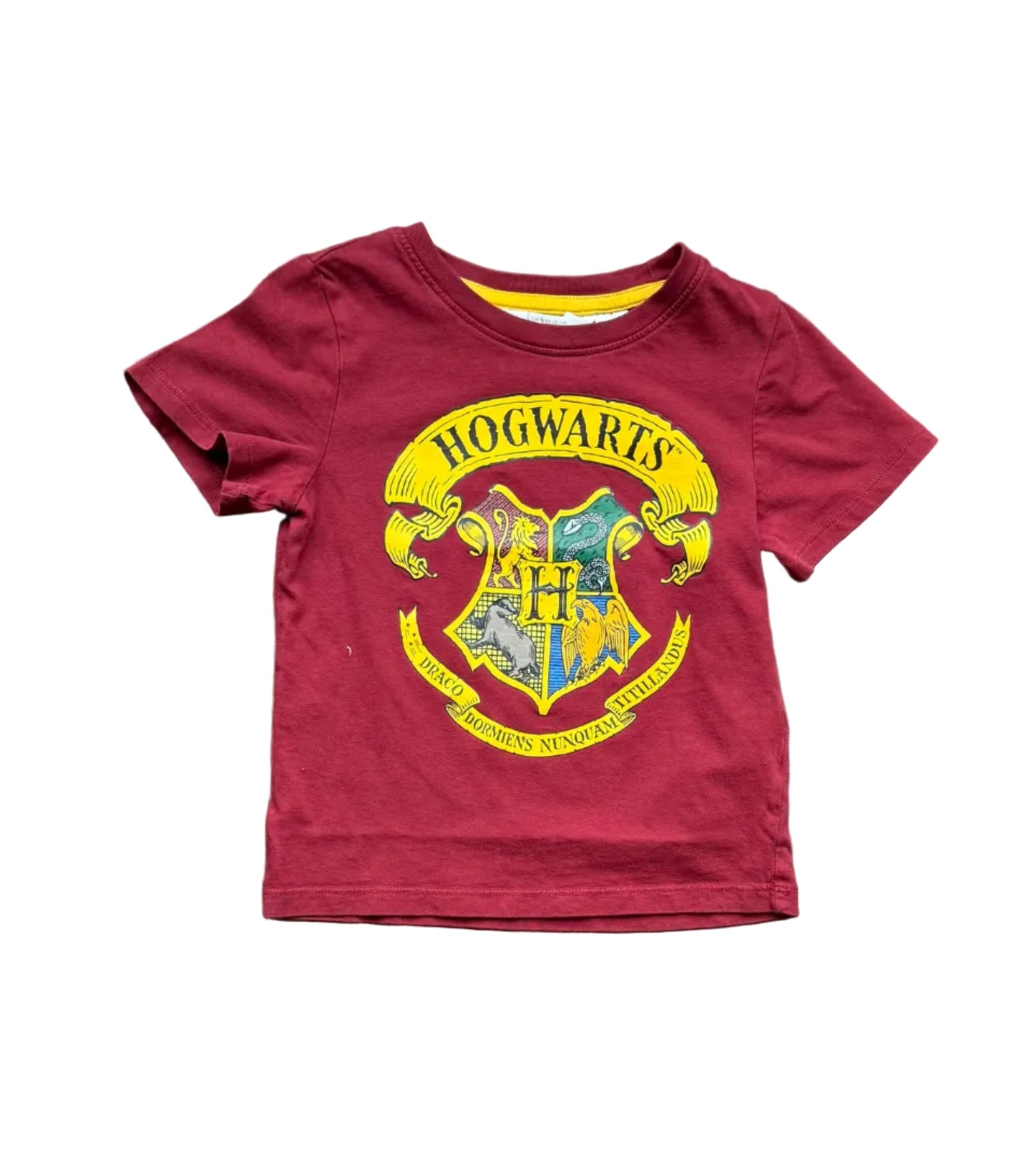 T-shirt enfant H&M bourgogne 2-4 ans, imprimé jaune logo Hogwarts sur le devant