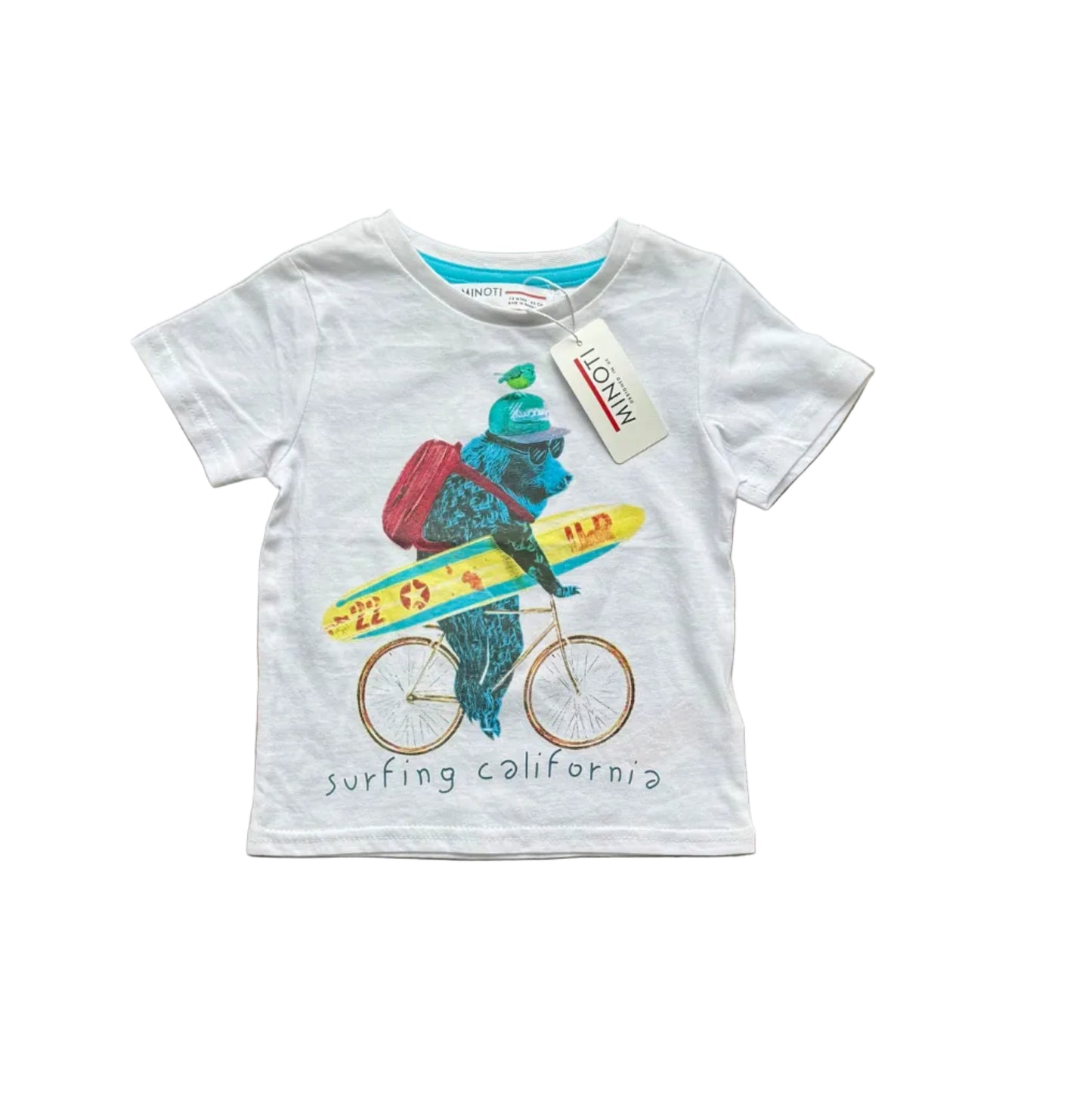 T-shirt Minoti bébé blanc avec motif surfeur et vélo, étiquette au col.