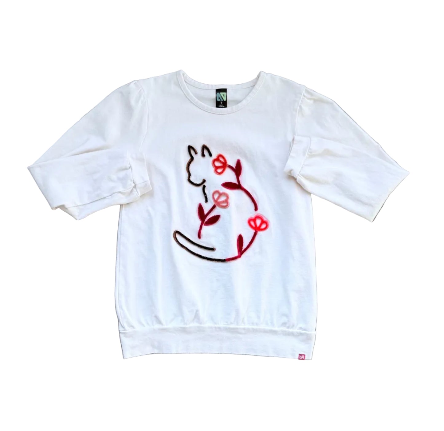 Chandail blanc pour 7 ans, manches longues, encolure ronde, motif chat rouge