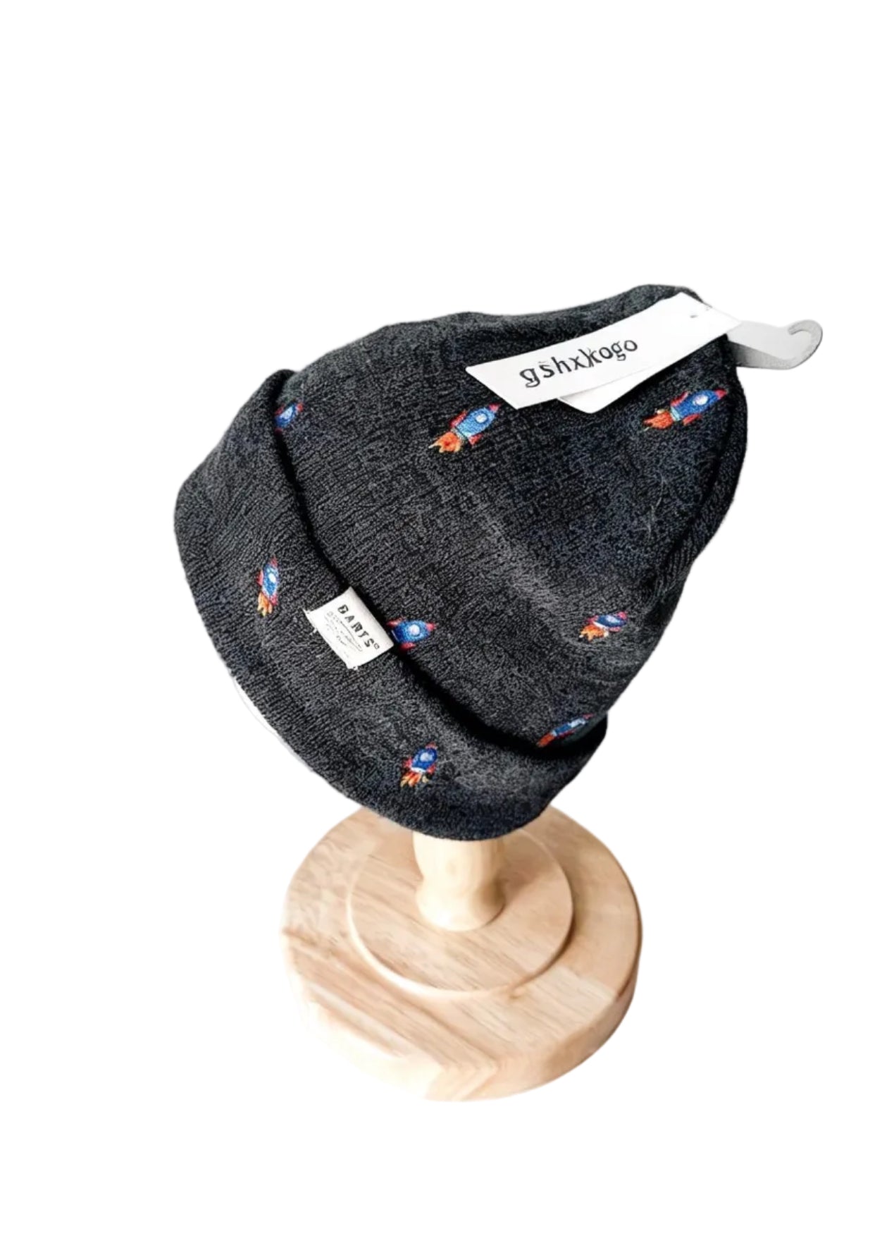 Tuque enfant noire tricotée avec motifs de fusées colorées et étiquette