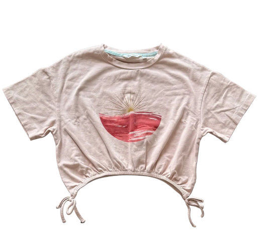 T-shirt Island Trotters 10 ans rose crème, motif soleil rouge, ourlet à cordon