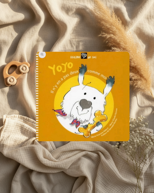 Livre jeunesse couverture orange : illustration d’un chien blanc « Yo-yo »