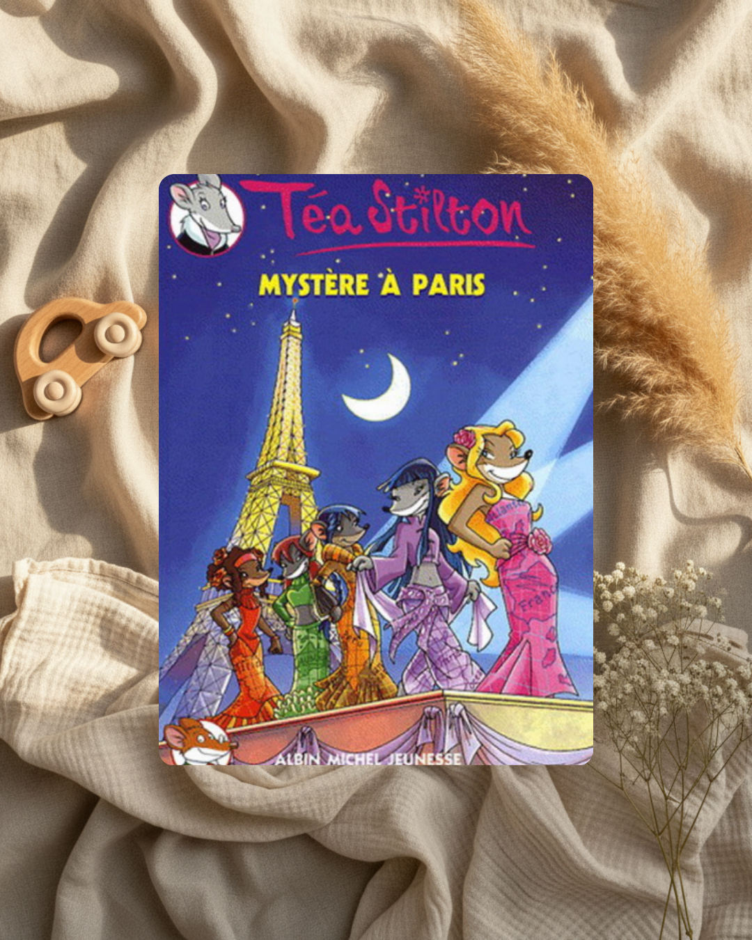 Livre jeunesse Téa Stilton « Mystère à Paris » à couverture bleue, Tour Eiffel.