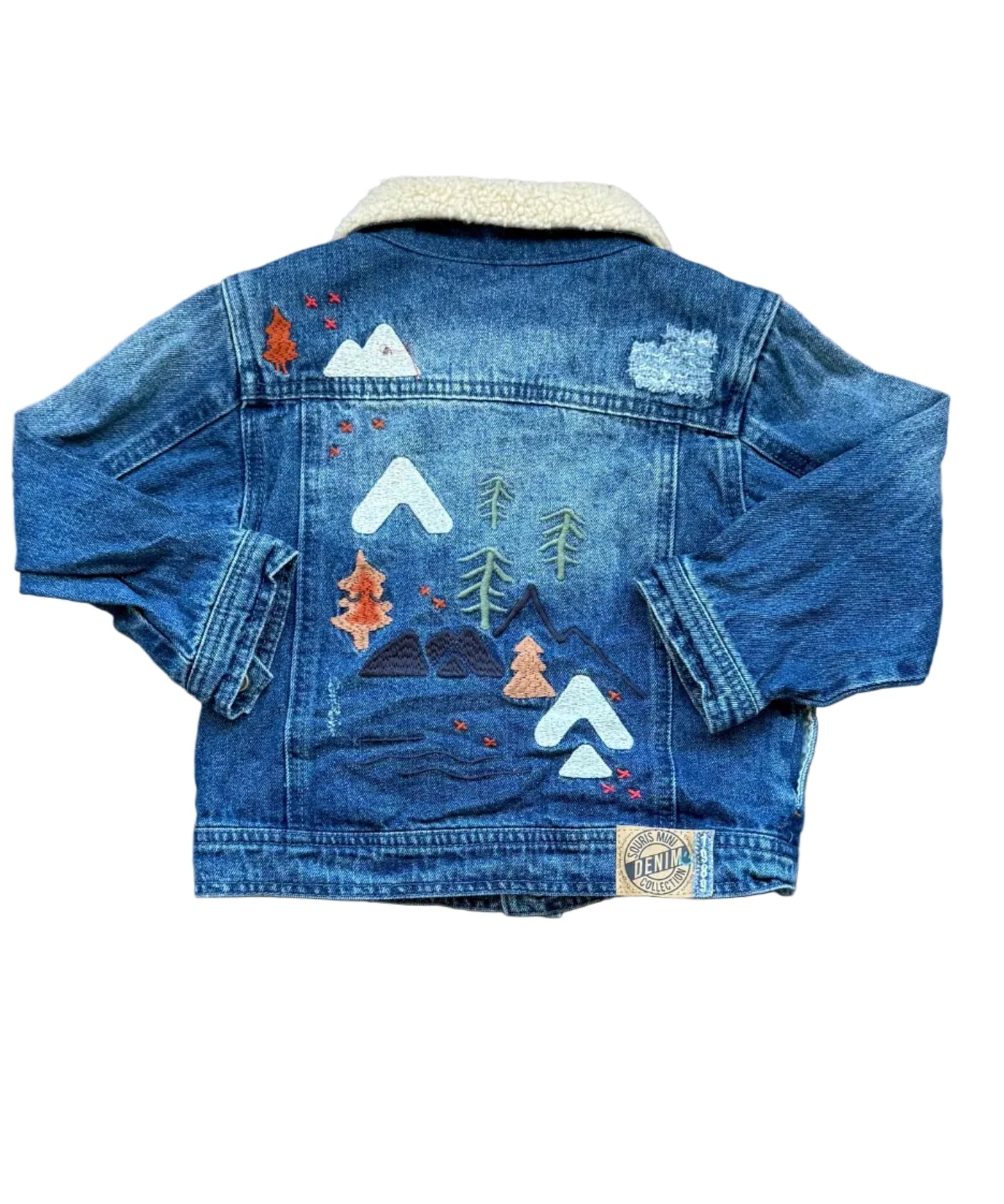 Veste en jean bleue 3 ans, dos avec motifs montagnes, sapins et étoiles