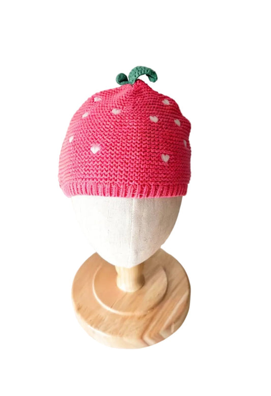 Bonnet bébé rose à pois blancs et petits motifs, avec bouton fruit vert