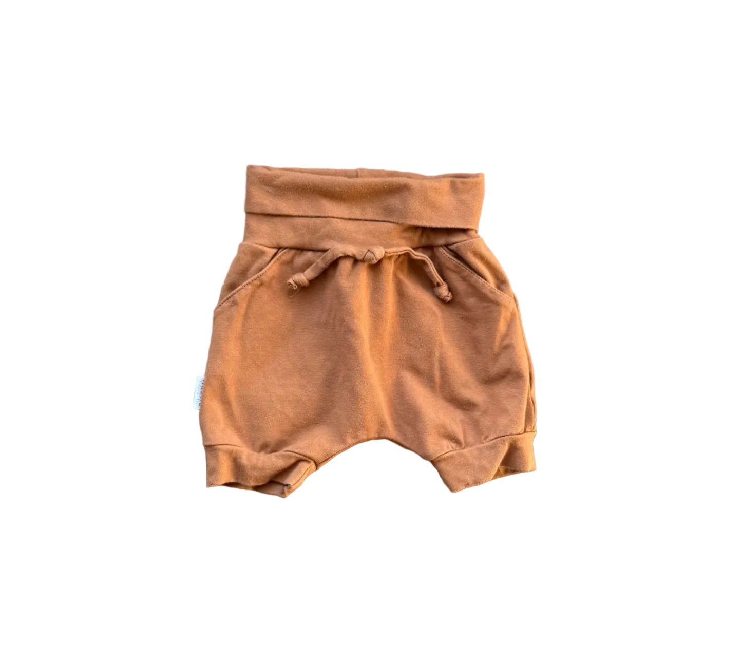 Short bébé brun en tissu, taille élastique avec cordon de serrage, entrejambe court