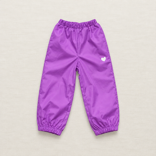 Pantalon mi-saison violet pour enfant avec taille et bas élastiques, cœur brodé