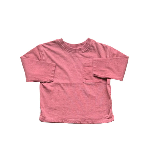 Chandail bébé manches longues rose, encolure ronde, poche kangourou à l’avant