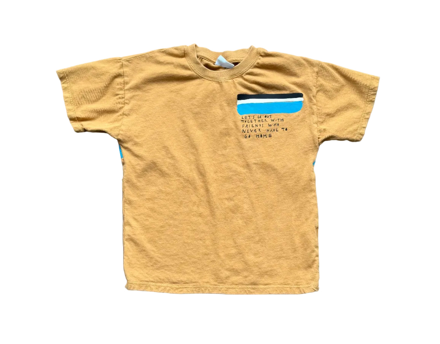 T-shirt enfant jaune moutarde, manches courtes, encolure ronde, étiquette poitrine
