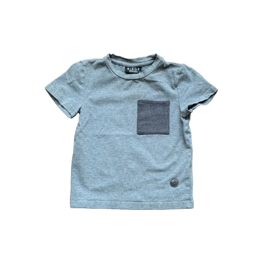 T-shirt enfant 3 ans bleu chiné avec poche poitrine grise et petit bouton