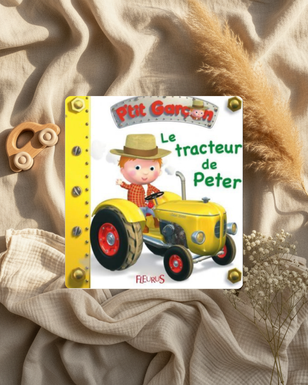 Couverture de livre jeunesse « Le tracteur de Peter » : petit garçon et tracteur jaune