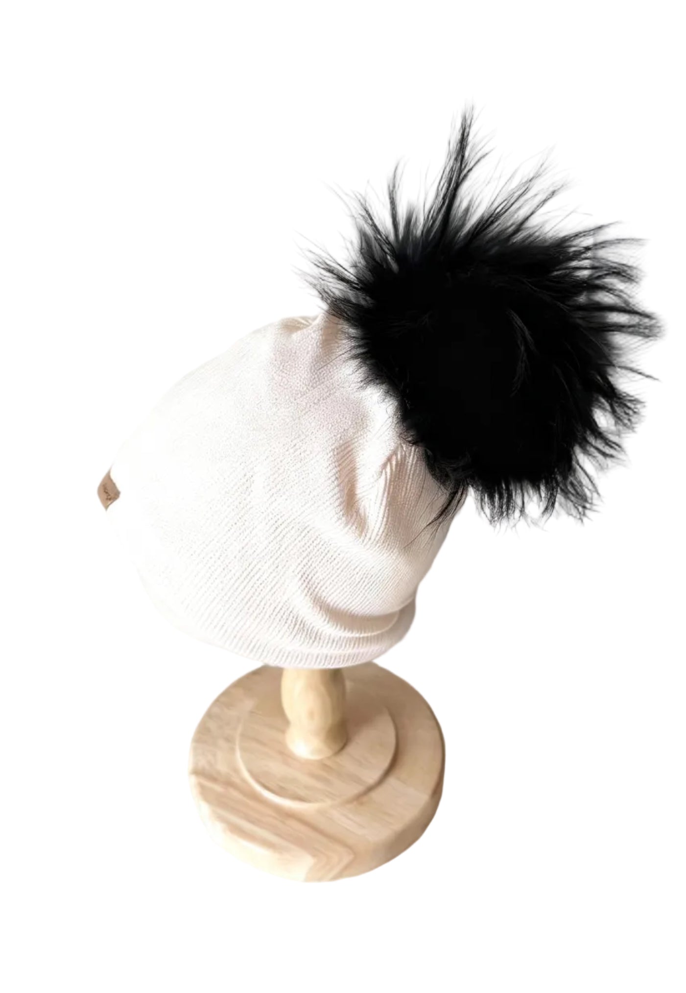 Tuque Loulou lollipop crème tricotée, pompon noir sur le côté
