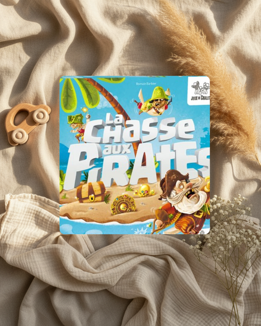 Boîte du jeu de société La chasse aux pirates sur tissu beige