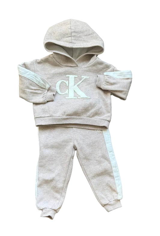 Calvin Klein 2 ans