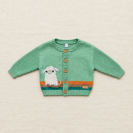 Gilet bébé vert à boutons, col rond côtelé, motif petit chien et bordures orange.