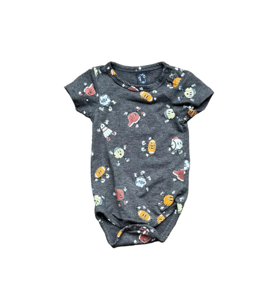 Cache-couche bébé anthracite à manches courtes, imprimé fusée et robots, fermetures à pressions