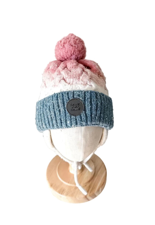Tuque tricot enfant 18-24 mois, pompon rose, revers bleu rayé et empiècement blanc.