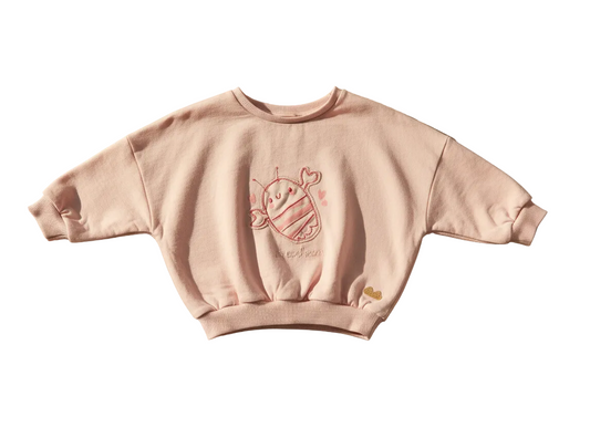 Chandail bébé beige clair, col rond, illustration de souris rose au centre.