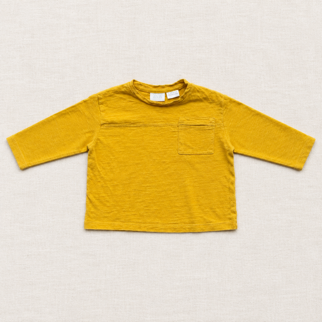 Chandail Zara bébé 6-9 mois ocre à manches longues, encolure ronde, poche poitrine