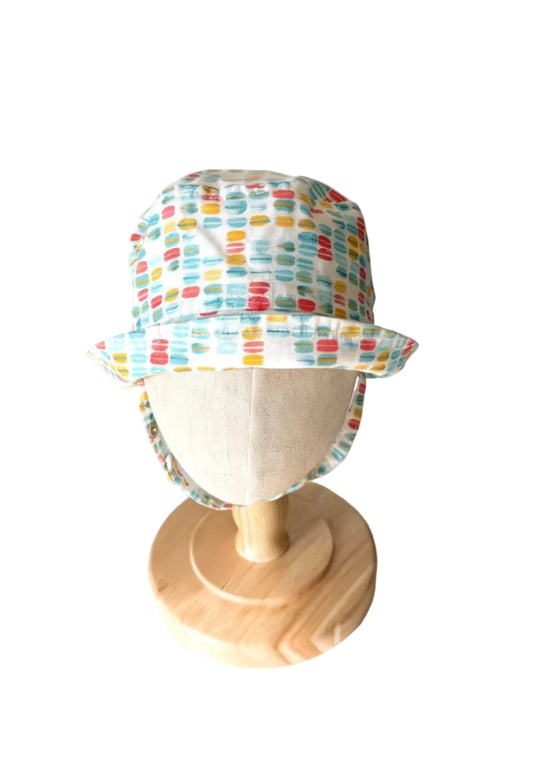 Chapeau bébé trigolo à motifs géométriques multicolores, bord large