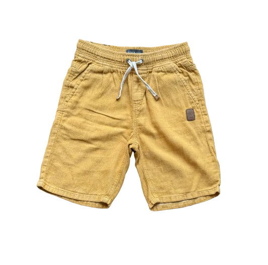 Short enfant ocre avec taille élastique et cordon, poches latérales