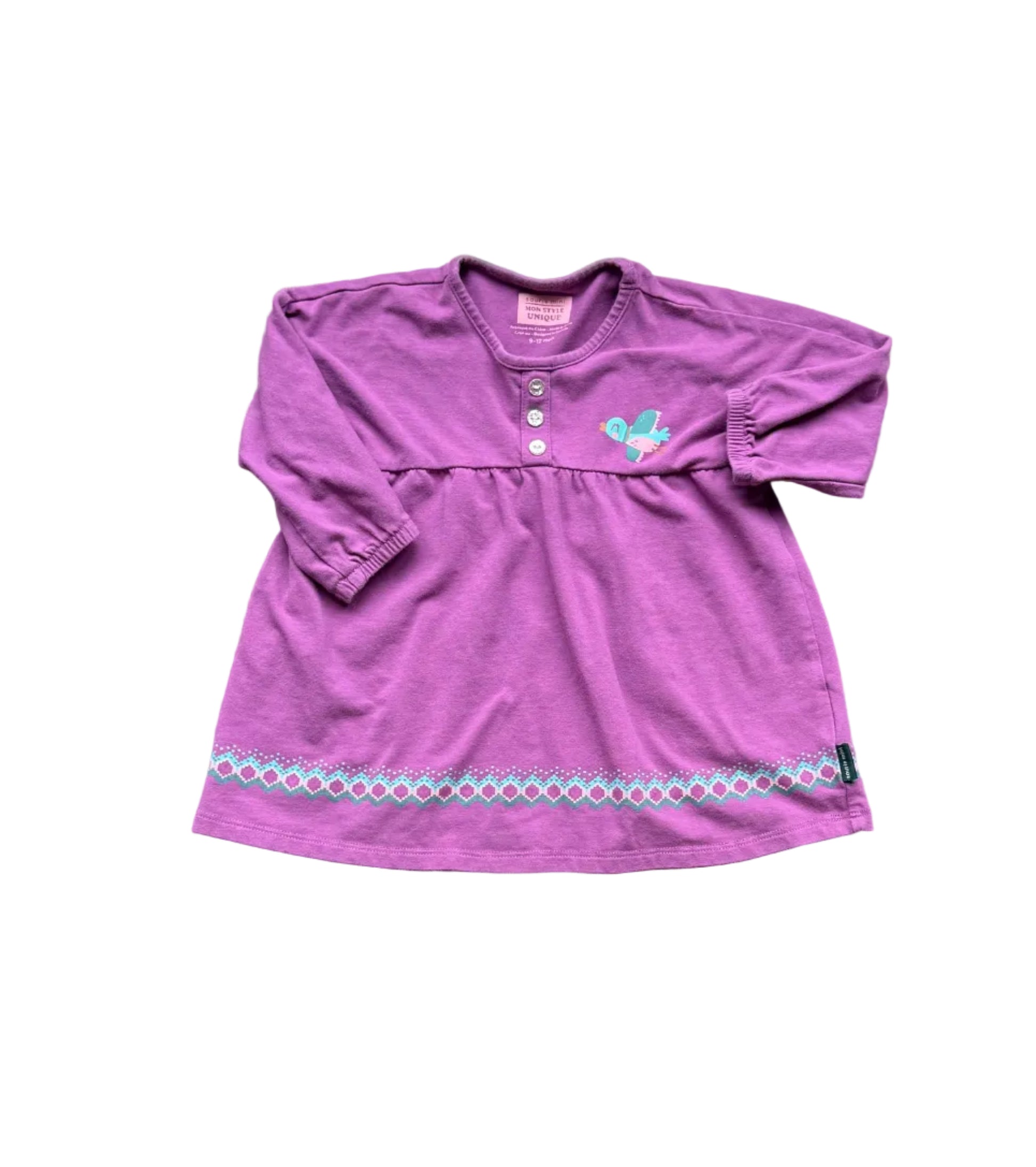 Robe mauve 9-12 mois à manches longues, col boutonné et motif brodé vert.