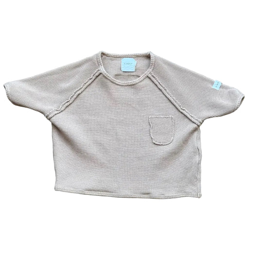 T-shirt enfant Kindly The label 2 ans, manches courtes, poche poitrine.