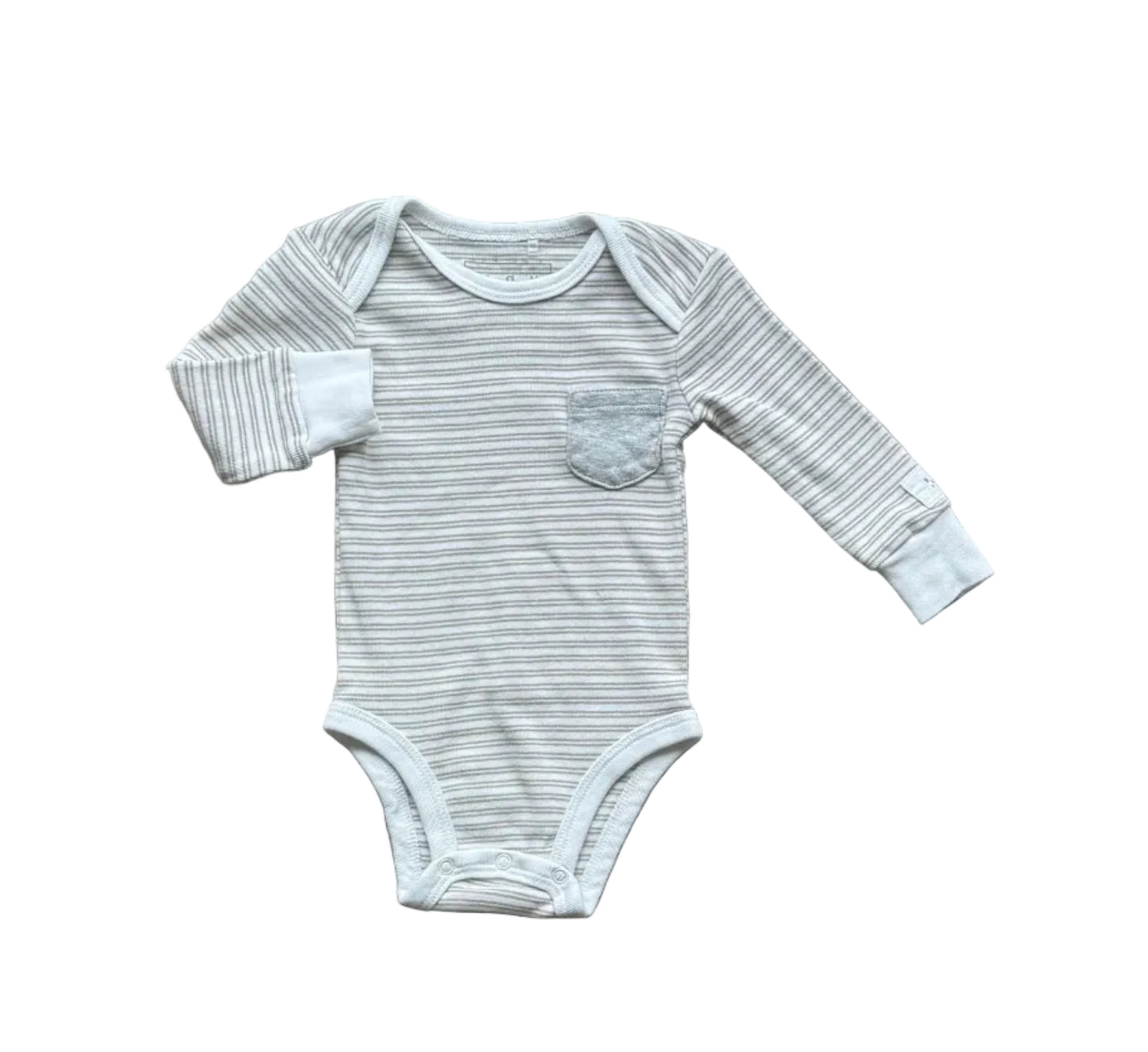Cache-couche bébé rayé gris et blanc, manches longues, col côtelé et poche poitrine