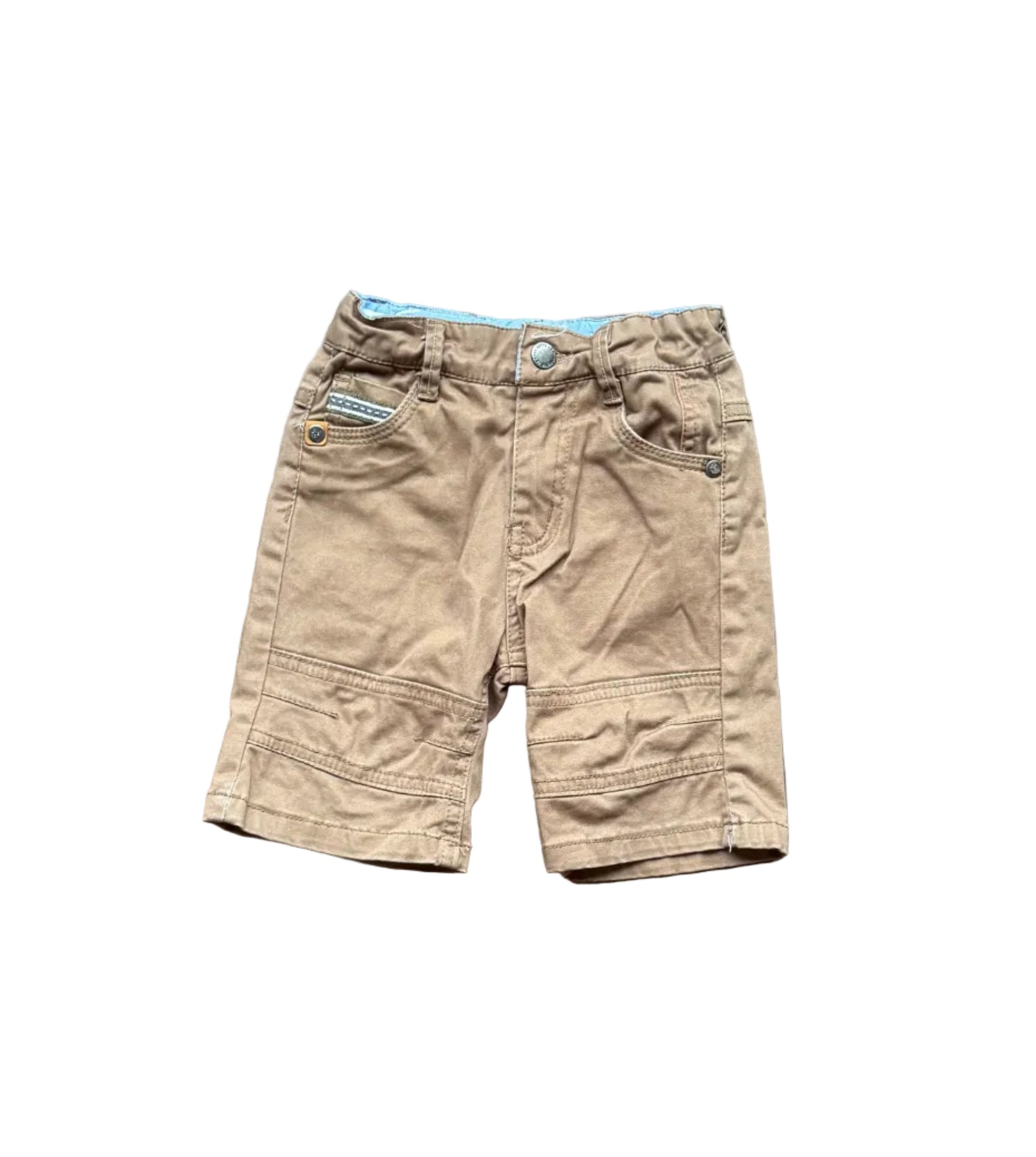 Short enfant beige 4 ans, poches et fermeture boutonnée, taille avec passants