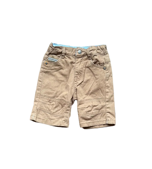 Short enfant beige 4 ans, poches et fermeture boutonnée, taille avec passants