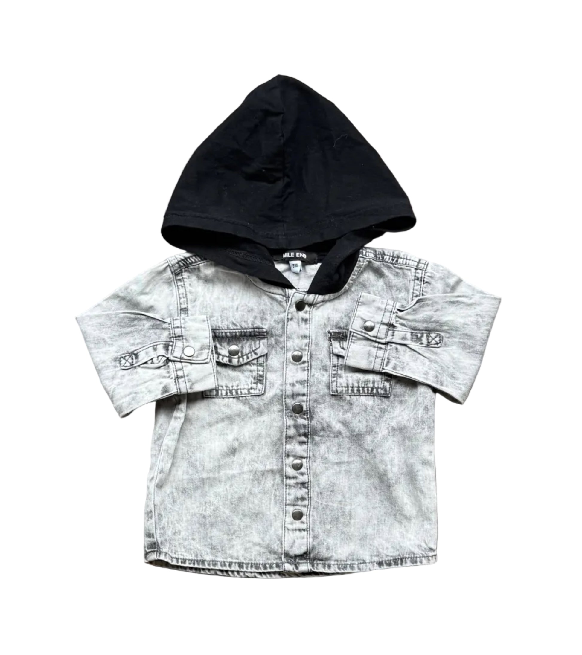 Chemise en jean gris 9 mois avec capuche noire et poches poitrine à rabat