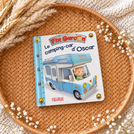 Livre enfant : couverture avec camping-car bleu et personnage orange