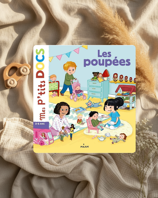 Livre jeunesse « Les poupées » avec personnages illustrés sur la couverture