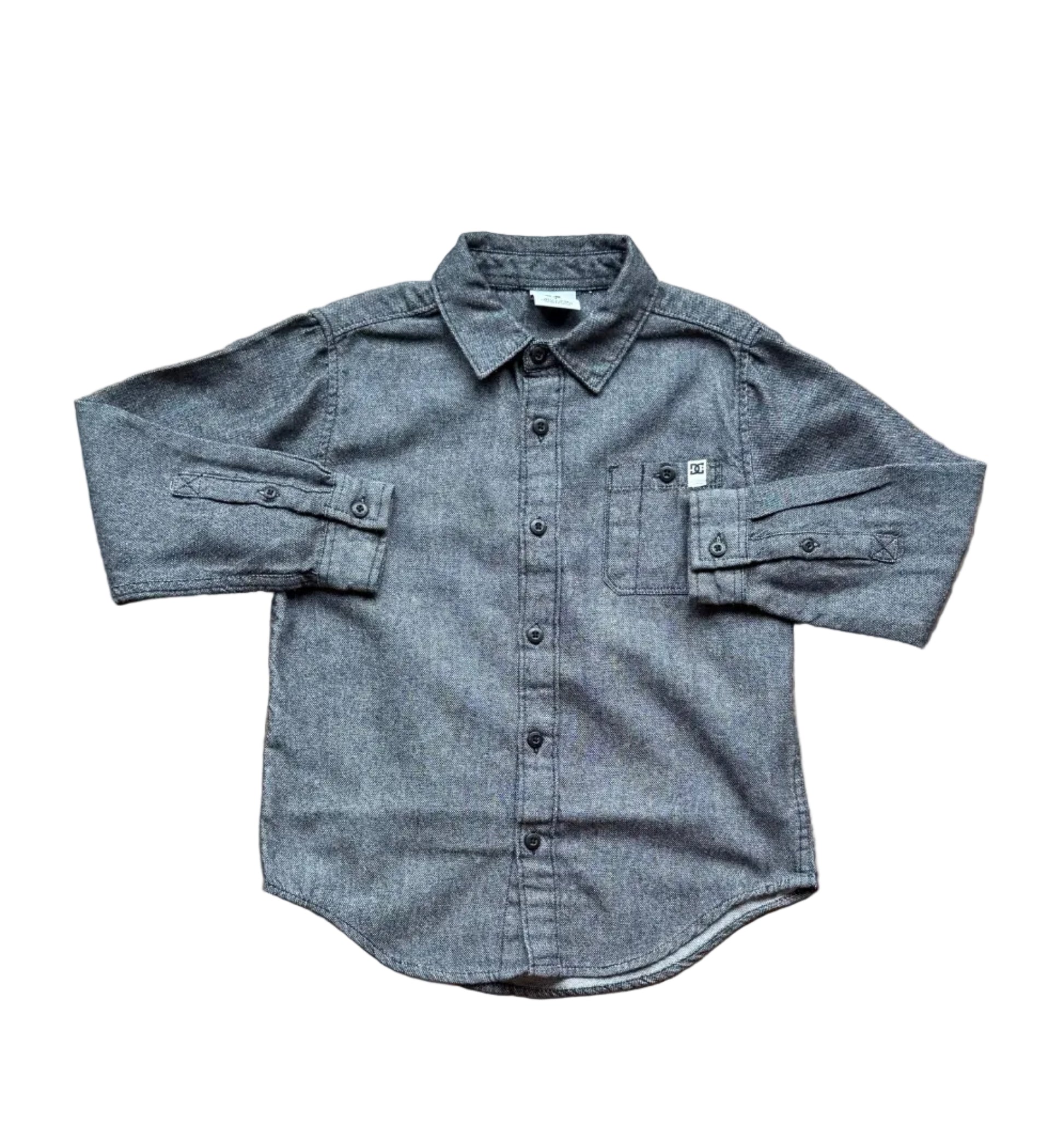 Chemise enfant boutonnée en denim bleu, col classique et poignets boutonnés