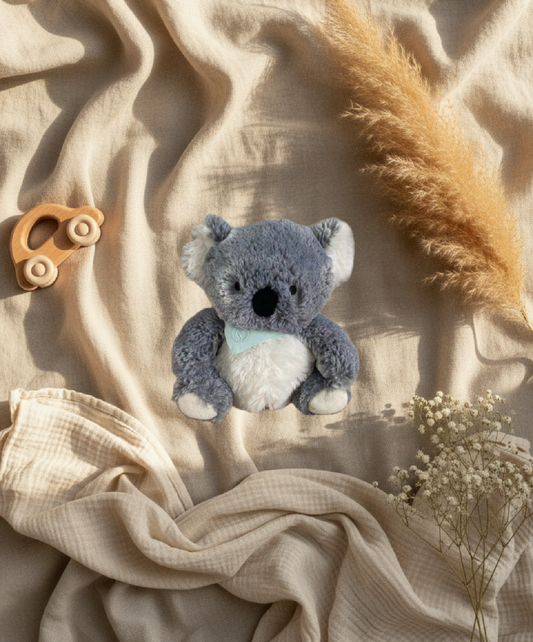 Peluche koala Kaloo grise mauve, petite taille, yeux ronds et nez noir.