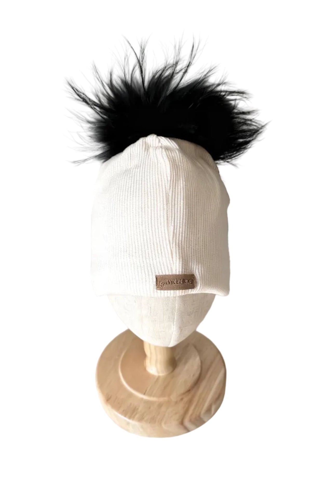 Tuque Loulou lollipop crème tricotée avec pompon noir et étiquette cousue