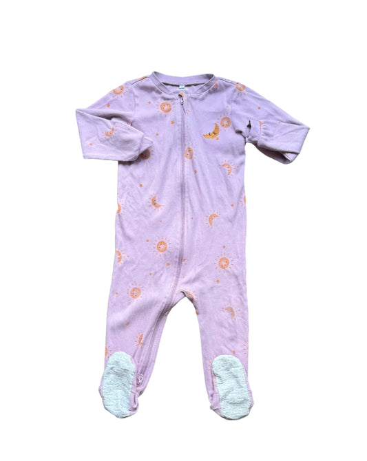 Pyjamas bébé Pekkle lilas à fermeture boutonnée, pieds et motifs ludiques, 24 mois.