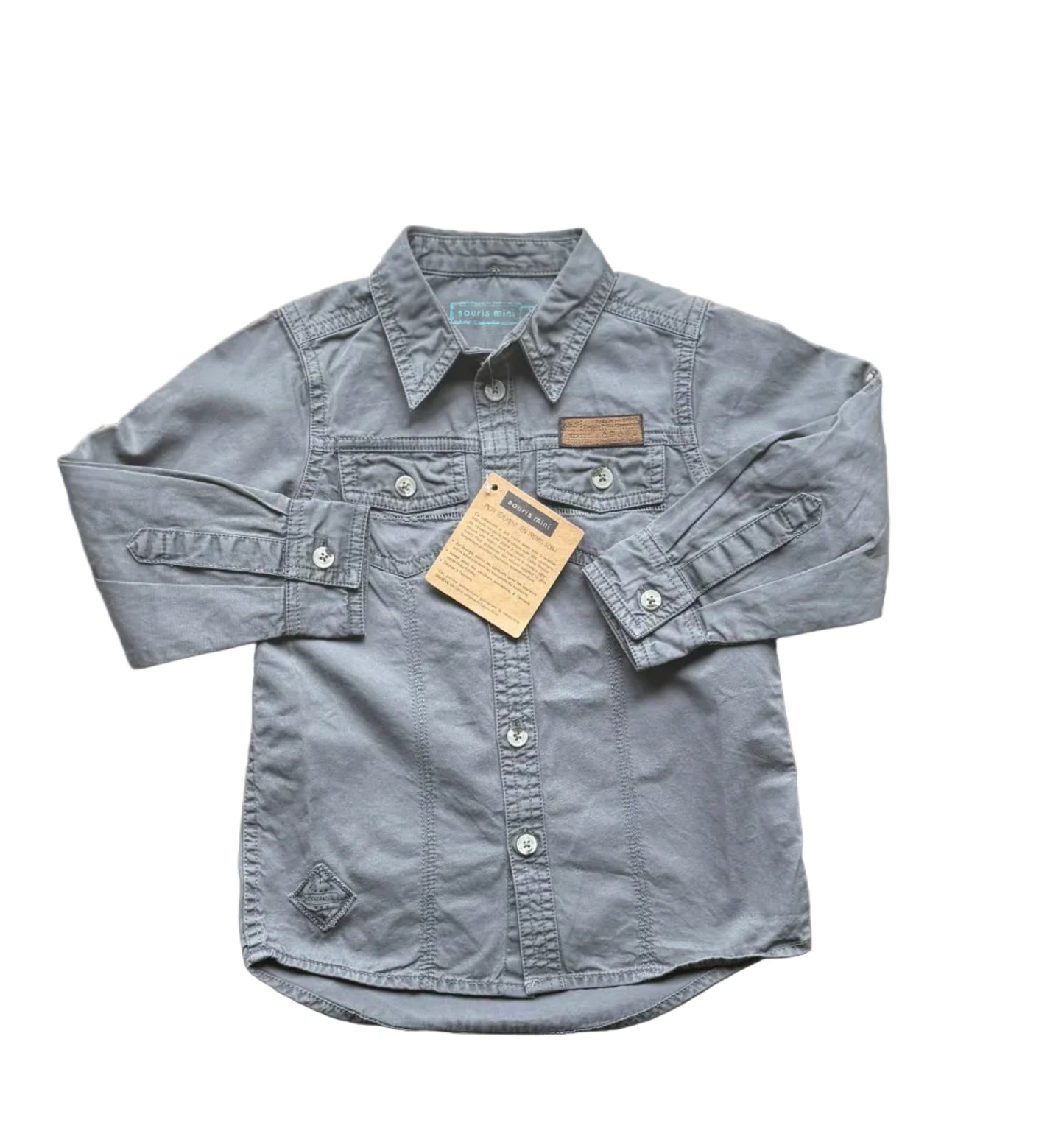 Chemise enfant grise à manches longues, boutonnage devant, col et poches poitrine.