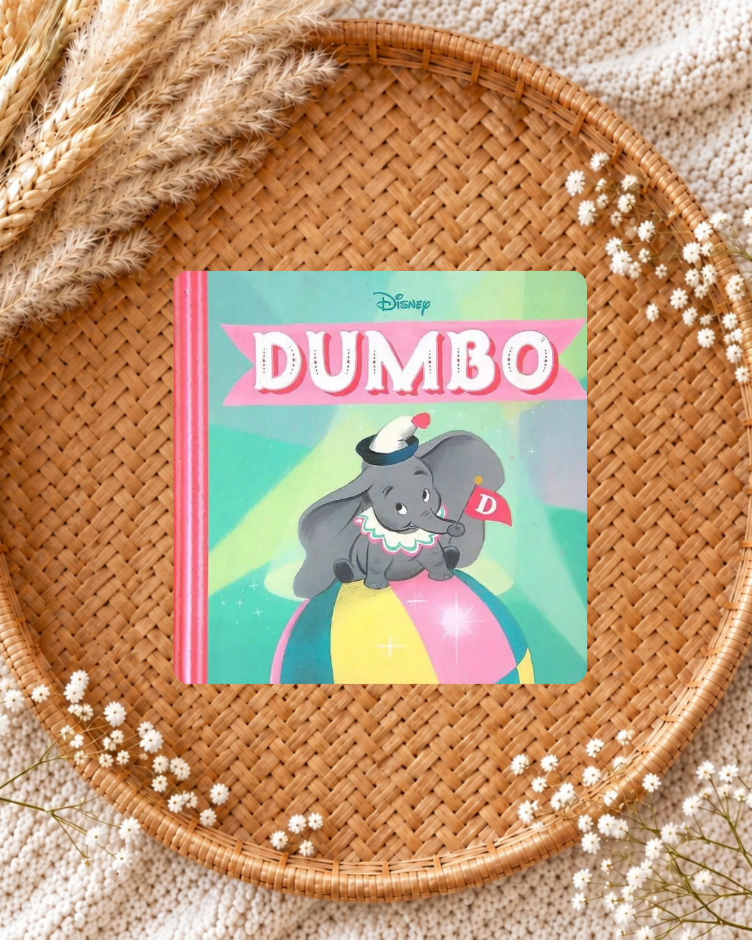 Livre relié Dumbo (Disney) : couverture illustrée de l’éléphant gris