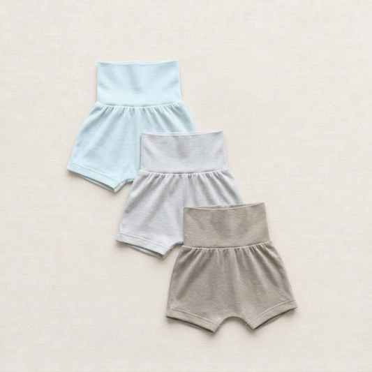 Lot de 3 shorts bébé : 2 gris taupe et 1 bleu clair, taille élastique
