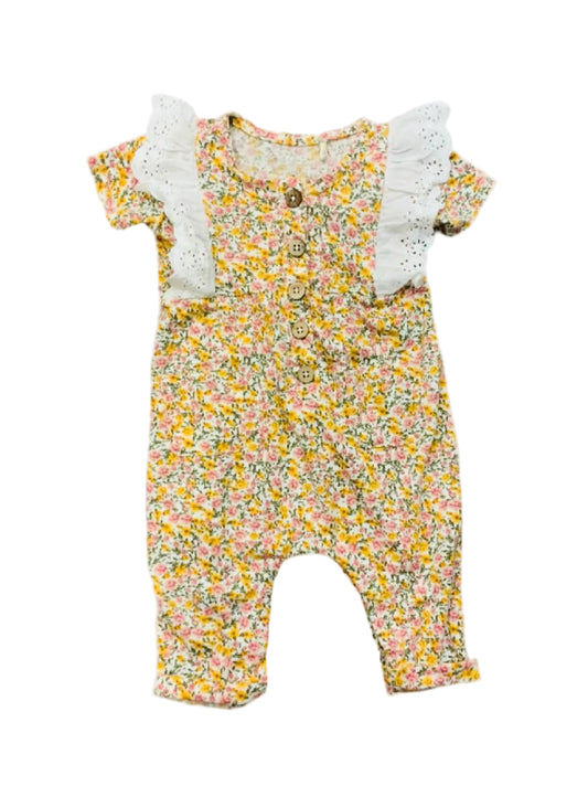 Combinaison bébé à fleurs avec volants, manches courtes et ouverture boutonnée