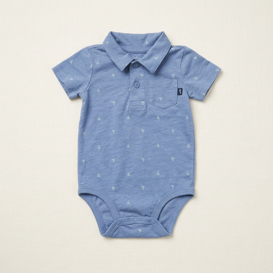 Body bébé Baby Bgosh bleu à col polo, manches courtes, imprimé voiliers, 12 mois