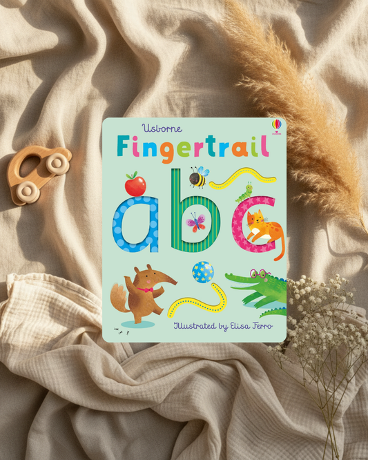 Livre d’activités ABC Fingertrail, couverture verte avec lettres et animaux