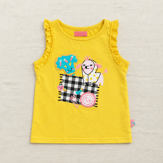 Camisole jaune bébé à bretelles volantées, imprimé enfant et motifs à carreaux