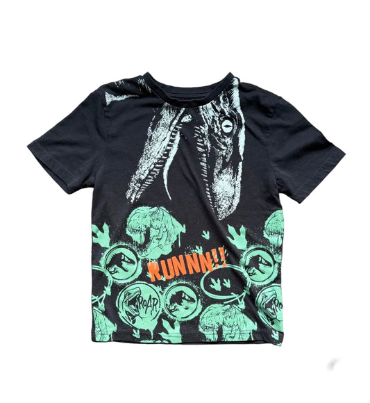 T-shirt enfant noir, imprimé dinosaures et texte « RUNNIN!! » devant