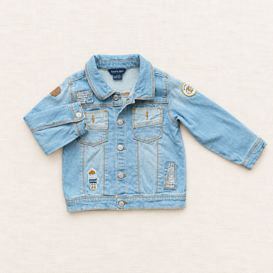 Veste en jean enfant bleu clair, devant boutonné avec poches et écussons