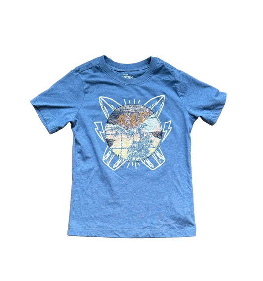 T-shirt enfant Oshkosh 5 ans bleu, motif graphique rond à l’avant.
