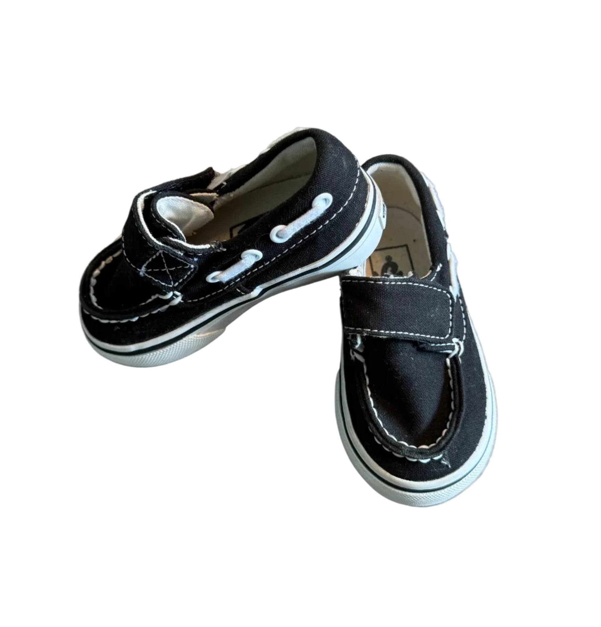 Souliers Vans noirs, détail de coutures et lacets bleu, semelle à plateforme
